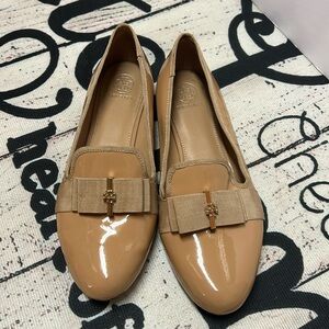 Tory Burch Nude Patent Leather Trudy Bow Gold Reva Smoking Flats 9 M Loafers